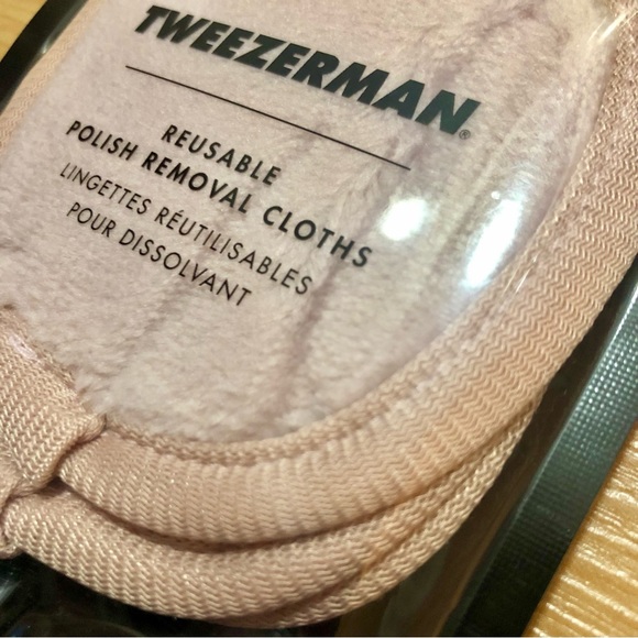 Tweezerman Nail Polish Removal Cloths - Picture 3 of 4